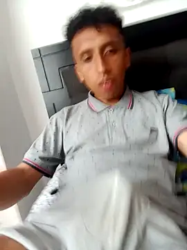 Snapshot of Alex-col chatting on 12/31/24, 09:28 Alex-col online show from 12/31/24, 09:28