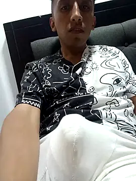 Snapshot of Alex-col chatting on 01/10/25, 02:25 Alex-col online show from 01/10/25, 02:25