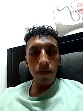 Snapshot of Alex-col chatting on 01/15/25, 11:40 Alex-col online show from 01/15/25, 11:40