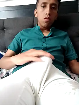 Snapshot of Alex-col chatting on 01/29/25, 10:22 Alex-col online show from 01/29/25, 10:22