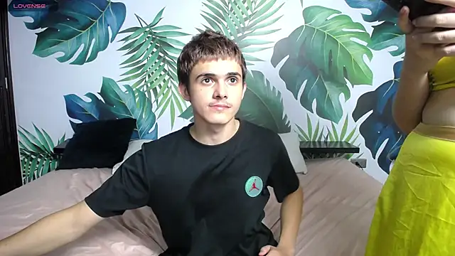 Snapshot of Gurvinder_1 chatting on 02/24/25, 06:36 Gurvinder 1 online show from 02/24/25, 06:36