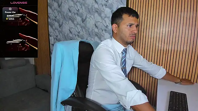 Hideintheoffice online show from 11/21/25, 10:58