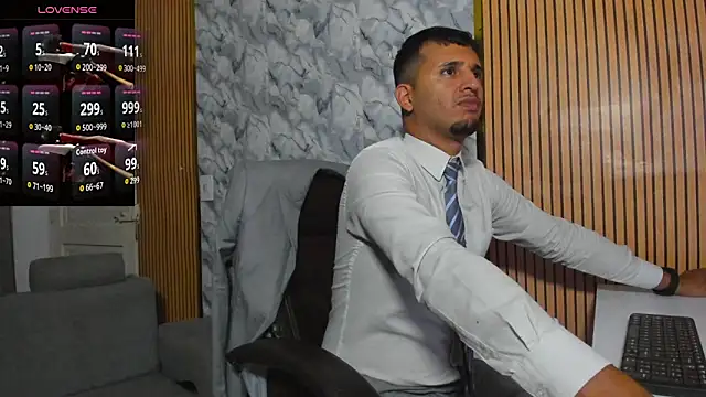 Hideintheoffice online show from 12/05/25, 05:16