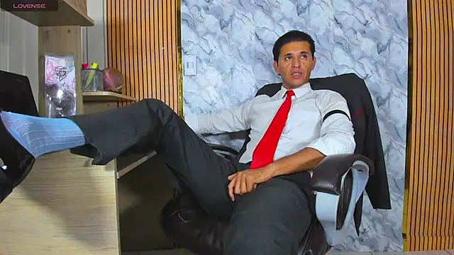 Hideintheoffice online show from 06/25/26, 03:39