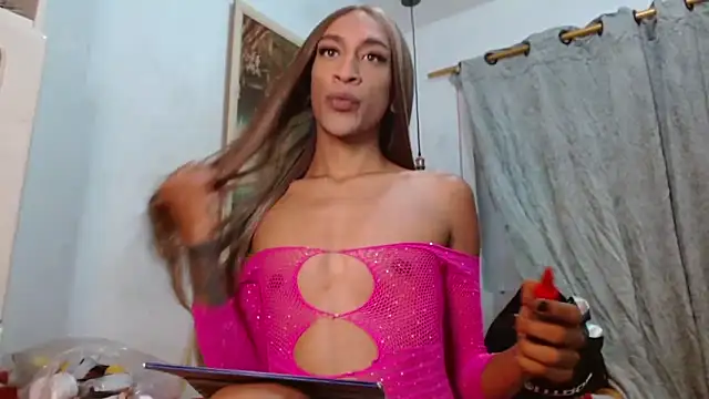 Dannacamilsaenz online show from 10/05/25, 12:14