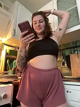 Snapshot of MayaMystic chatting on 02/04/26, 01:06 MayaMystic online show from 02/04/26, 01:06