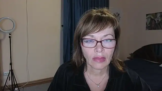 Snapshot of Miss_Moren chatting on 11/17/25, 12:11 Miss Moren online show from 11/17/25, 12:11