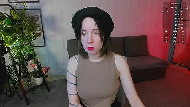 lilithlunna online show from 02/06/25, 11:15