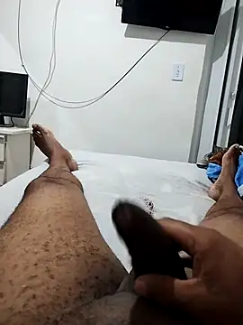 lucasquirao1234 online show from 10/08/25, 09:29