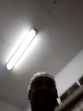 lucasquirao1234 online show from 10/12/25, 04:39