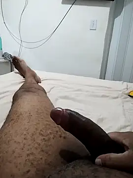 lucasquirao1234 online show from 11/17/25, 04:46