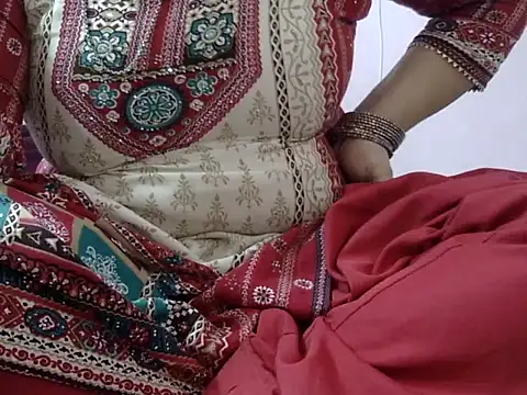 Housewife12 online show from 11/16/25, 08:20