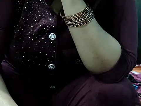 Housewife12 online show from 12/15/25, 09:02