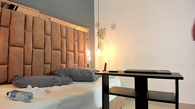 victoriaroyce1 online show from 02/21/25, 11:44