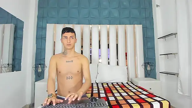 Snapshot of Angel_xxx chatting on 02/24/25, 03:02 Angel xxx online show from 02/24/25, 03:02