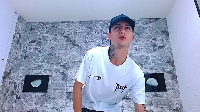 Snapshot of Angel_xxx chatting on 01/15/26, 11:37 Angel xxx online show from 01/15/26, 11:37