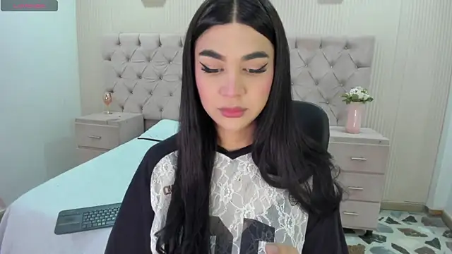 Snapshot of RoseCassie chatting on 04/29/26, 01:48 RoseCassie online show from 04/29/26, 01:48