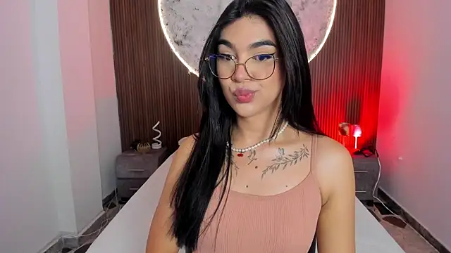 Snapshot of RoseCassie chatting on 05/11/26, 01:17 RoseCassie online show from 05/11/26, 01:17