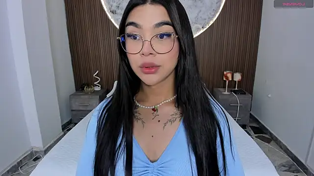 Snapshot of RoseCassie chatting on 05/18/26, 01:06 RoseCassie online show from 05/18/26, 01:06