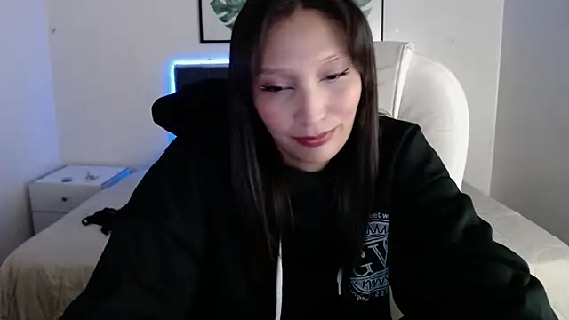 mia collens online show from 12/18/25, 01:00