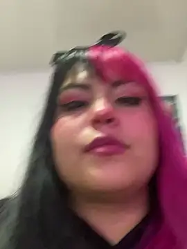 Snapshot of Pinky-Flower chatting on 01/04/25, 12:59 Pinky-Flower online show from 01/04/25, 12:59