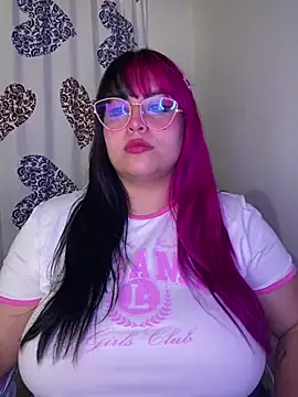 Snapshot of Pinky-Flower chatting on 02/15/25, 12:59 Pinky-Flower online show from 02/15/25, 12:59