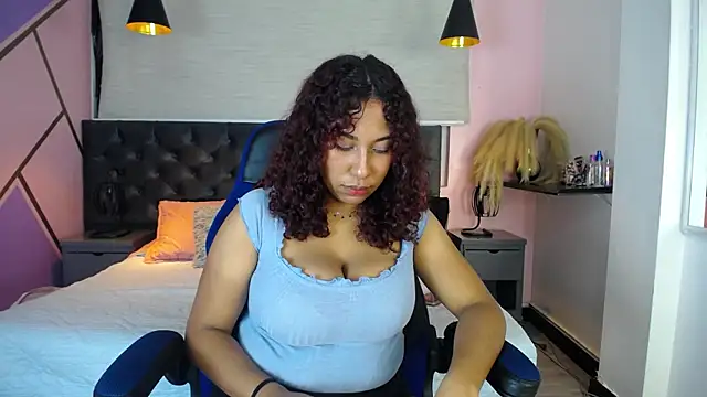 Snapshot of lauraltt chatting on 01/19/25, 02:04 lauraltt online show from 01/19/25, 02:04