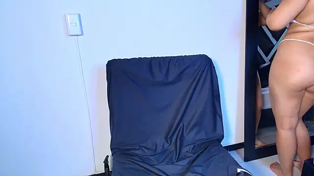 Snapshot of caroo_gomeez chatting on 10/13/25, 03:39 caroo gomeez online show from 10/13/25, 03:39