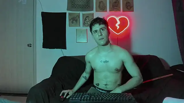 Snapshot of Antonello_Vannucci chatting on 01/01/25, 11:51 Antonello Vannucci online show from 01/01/25, 11:51