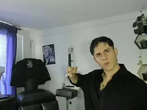 Snapshot of Antonello_Vannucci chatting on 03/16/25, 08:00 Antonello Vannucci online show from 03/16/25, 08:00