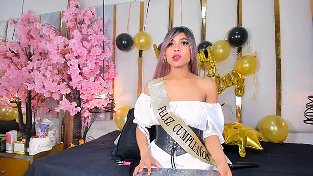 Snapshot of salomebenz chatting on 03/07/25, 12:58 salomebenz online show from 03/07/25, 12:58