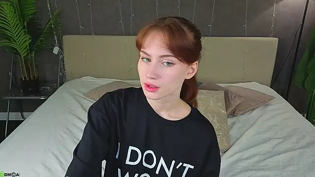 Snapshot of Mollly_Rouge chatting on 04/28/26, 12:20 Mollly Rouge online show from 04/28/26, 12:20