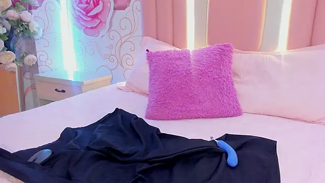 Lily Martinez online show from 02/06/25, 02:00