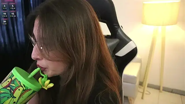 Daisha Riley online show from 10/30/25, 04:41