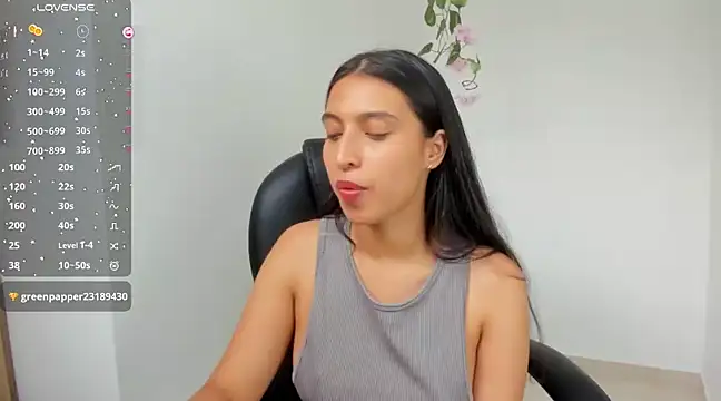 Snapshot of Ninna--1 chatting on 01/15/25, 04:11 Ninna--1 online show from 01/15/25, 04:11