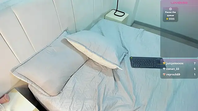 AbrilSonne online show from 02/19/25, 08:10