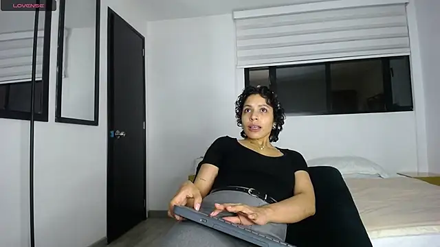 AbrilSonne online show from 09/18/25, 11:51