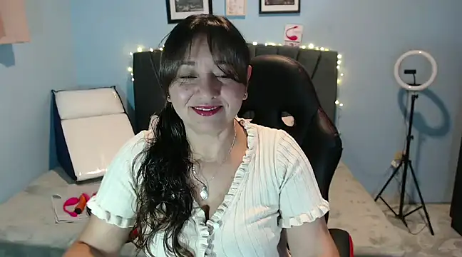 Snapshot of AngelRouss chatting on 01/15/25, 09:45 AngelRouss online show from 01/15/25, 09:45