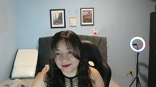 Snapshot of AngelRouss chatting on 01/21/25, 09:57 AngelRouss online show from 01/21/25, 09:57