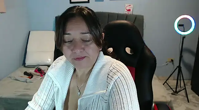 Snapshot of AngelRouss chatting on 01/21/25, 01:54 AngelRouss online show from 01/21/25, 01:54