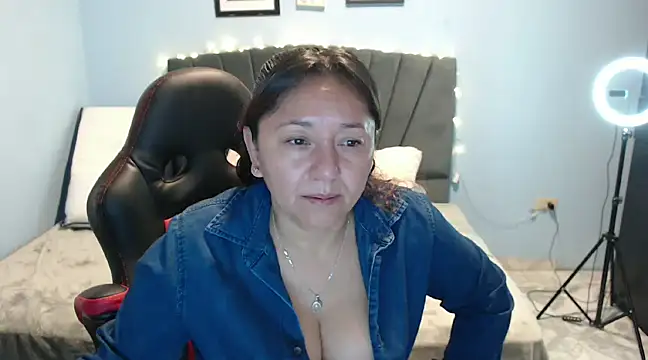 Snapshot of AngelRouss chatting on 01/22/25, 10:07 AngelRouss online show from 01/22/25, 10:07