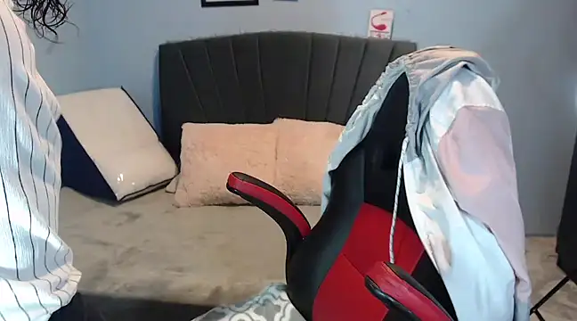 Snapshot of AngelRouss chatting on 01/25/25, 10:40 AngelRouss online show from 01/25/25, 10:40