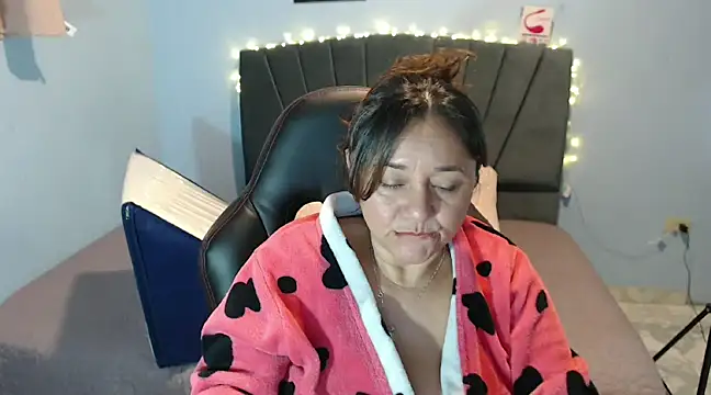 Snapshot of AngelRouss chatting on 01/28/25, 01:05 AngelRouss online show from 01/28/25, 01:05