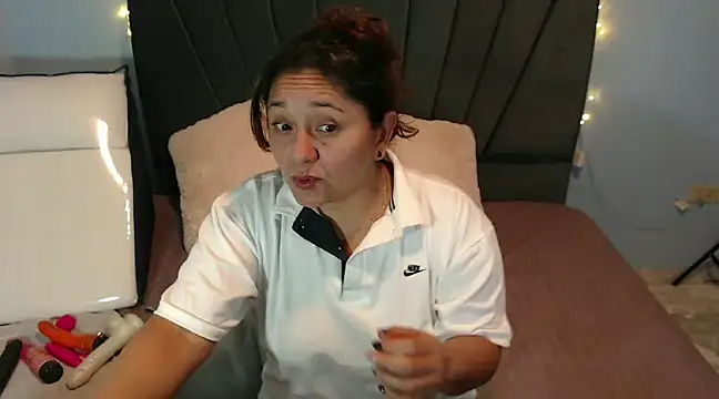 Snapshot of AngelRouss chatting on 02/01/25, 04:24 AngelRouss online show from 02/01/25, 04:24