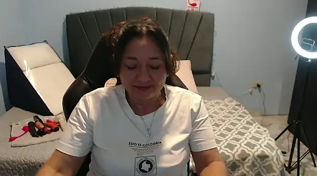 Snapshot of AngelRouss chatting on 02/05/25, 02:08 AngelRouss online show from 02/05/25, 02:08