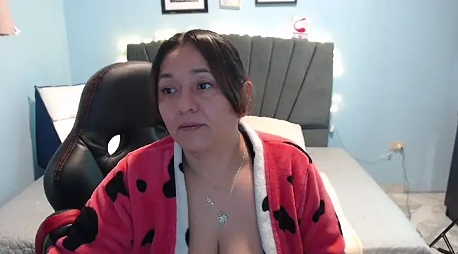 Snapshot of AngelRouss chatting on 02/06/25, 09:32 AngelRouss online show from 02/06/25, 09:32