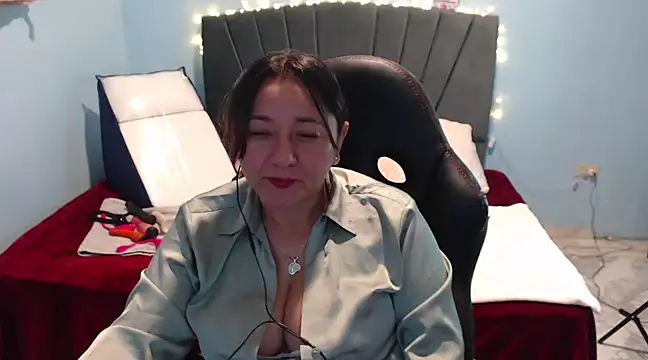 Snapshot of AngelRouss chatting on 02/13/25, 02:20 AngelRouss online show from 02/13/25, 02:20