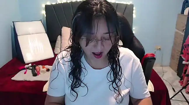 Snapshot of AngelRouss chatting on 02/21/25, 03:32 AngelRouss online show from 02/21/25, 03:32