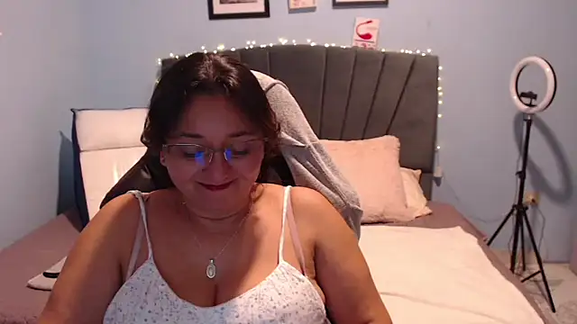 Snapshot of AngelRouss chatting on 02/28/25, 03:04 AngelRouss online show from 02/28/25, 03:04