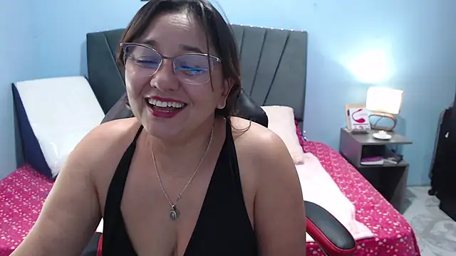 Snapshot of AngelRouss chatting on 03/13/25, 02:44 AngelRouss online show from 03/13/25, 02:44